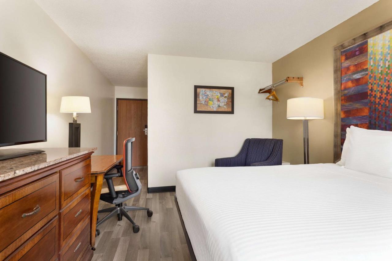 Hotel Baymont By Wyndham Hutchinson